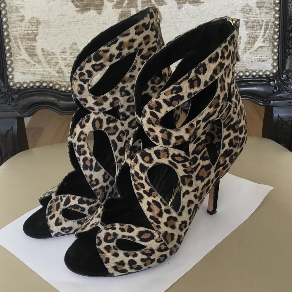 Isa Tapia sandals, booties 38 leopard suede